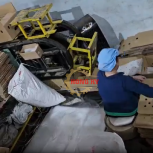 Máy dán thùng carton đóng thùng chuối 1 