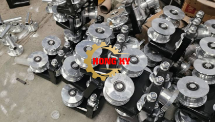 con lăn ròng rọc vận chuyển chuối 2