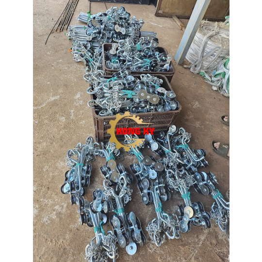 con lăn ròng rọc vận chuyển chuối